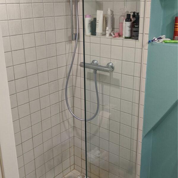 Before 1 bathroomrenovation scaled 1 600x600