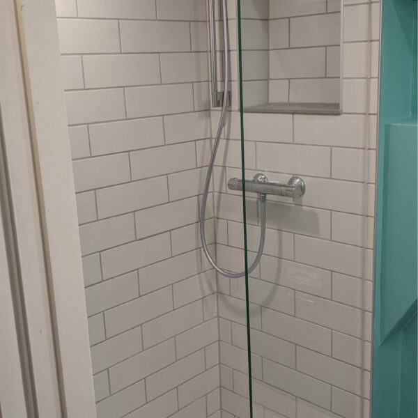 ZAfter 1 bathroomrenovation scaled 1 600x600